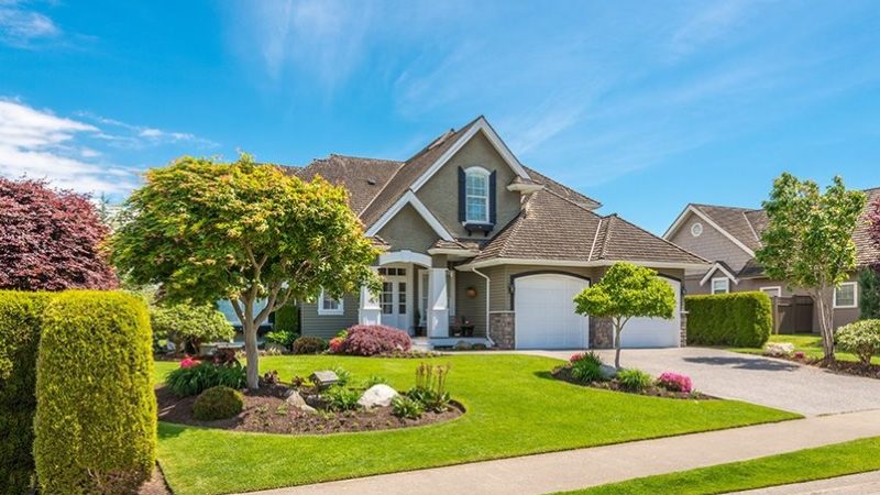 10 Creative Landscaping Ideas to Enhance Your Home’s Curb Appeal